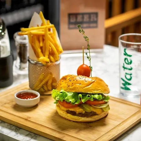 Hotel Bossuite Business *