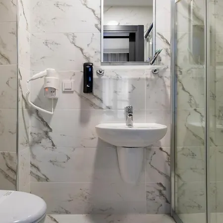 Otel Bossuite Business *